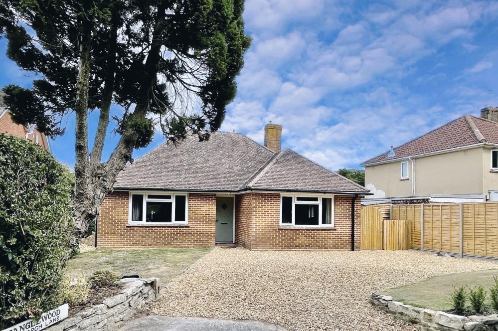 Crow Arch Lane, Ringwood, BH24 1NZ 3 bed bungalow £500,000