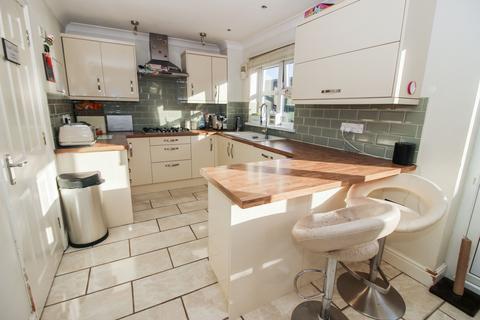 6 Dillywood Fields, Rochester, ME3 8EY