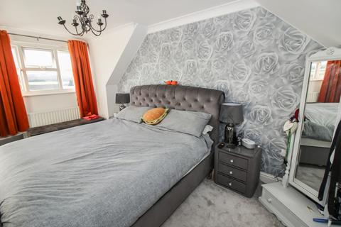 6 Dillywood Fields, Rochester, ME3 8EY