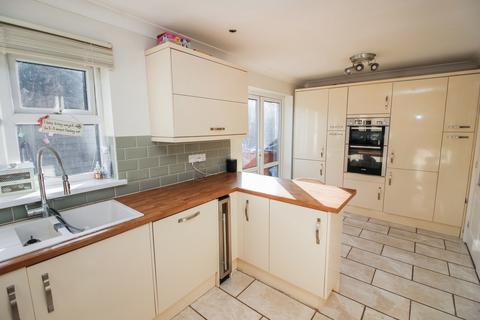 6 Dillywood Fields, Rochester, ME3 8EY