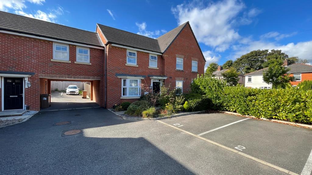 Cedar Gardens, NewtonLeWillows, Merseyside, WA12 3 bed semidetached house £180,000