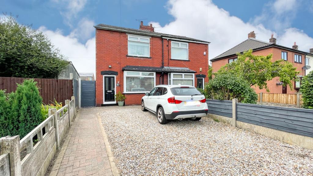 Elm Avenue, Golborne, Warrington, Lancashire, WA3 2 bed semidetached house £110,000