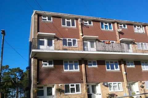 2 bedroom maisonette to rent, Kildare Close, Bordon GU35