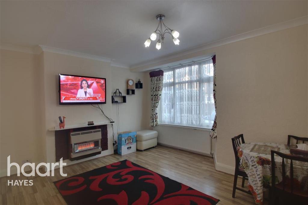 Warley Road Hayes UB4 3 bed semidetached house £1,675 pcm (£387 pw)