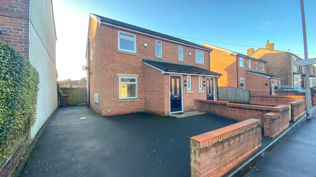 Crow Lane West, Newton Le Willows 3 bed semidetached house £800 pcm