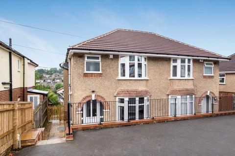 4 bedroom semi-detached house to rent - Colbourne Road, Hp13