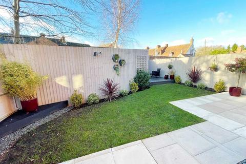 14 Hankinson Road, Warwick, CV34 5NF