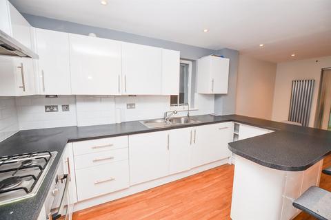 4 bedroom end of terrace house to rent, Foxdene Close, South Woodford, E18