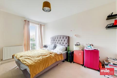 3 bedroom apartment for sale - Chronicle Avenue, London