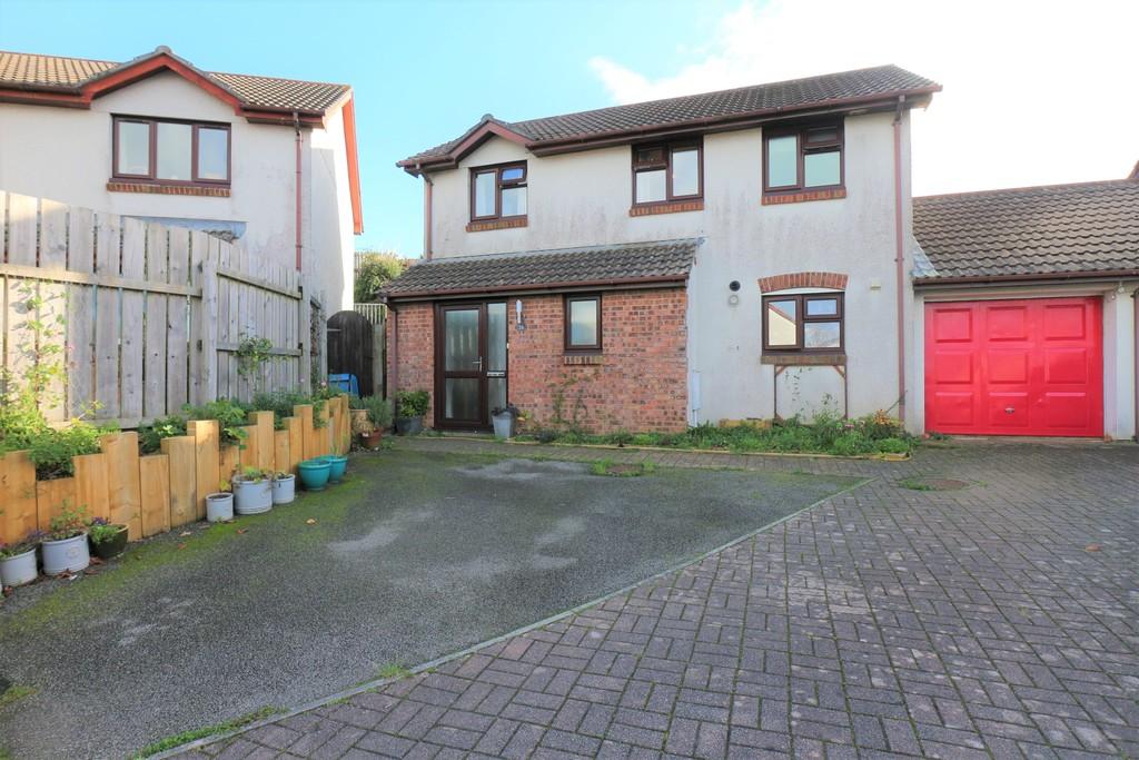 Willow Drive, Camborne 3 bed link detached house £325,000