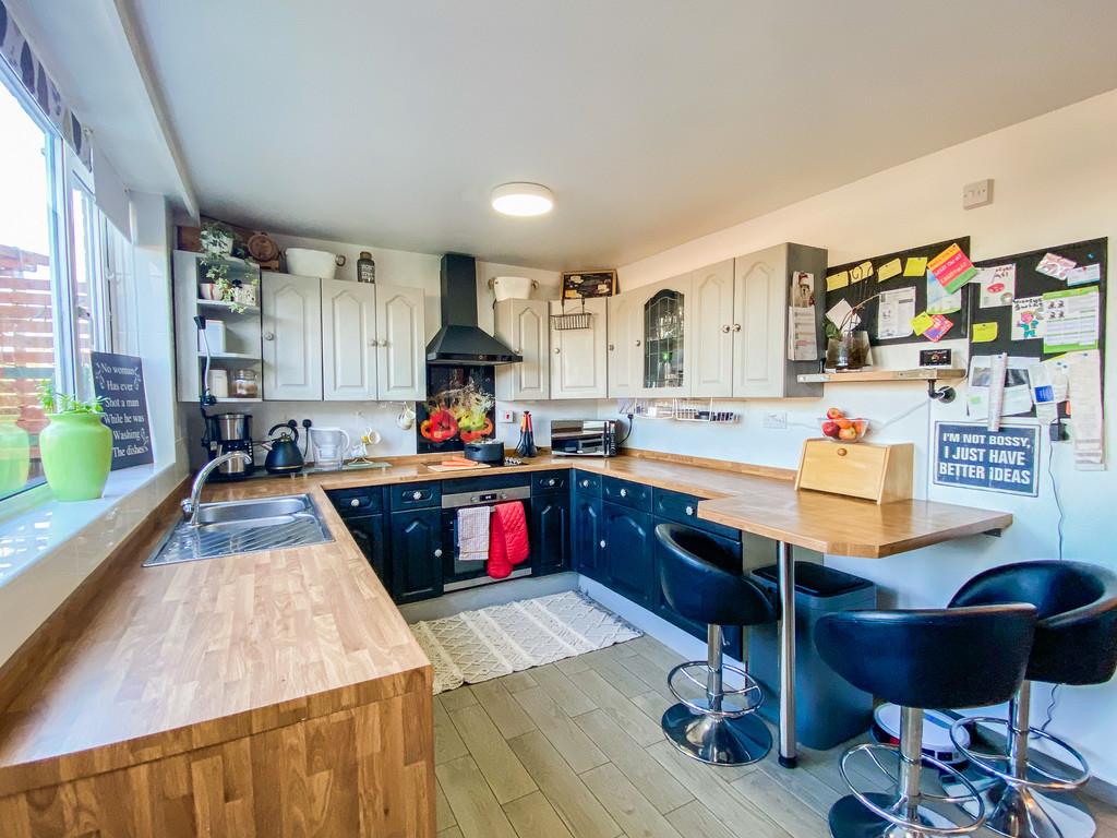The Medway, Daventry, NN11 4QY 2 bed end of terrace house £180,000
