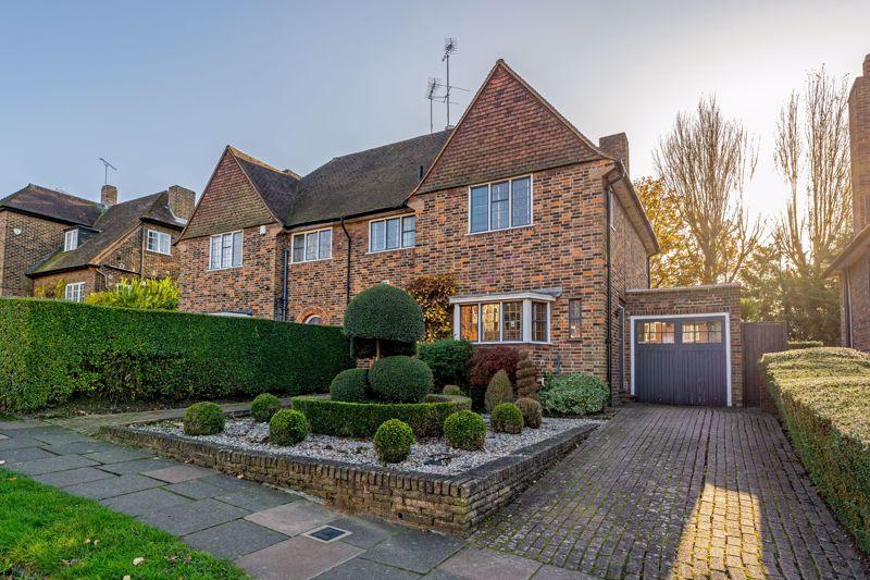 Brim Hill, Hampstead Garden Suburb, N2 4 bed semidetached house £