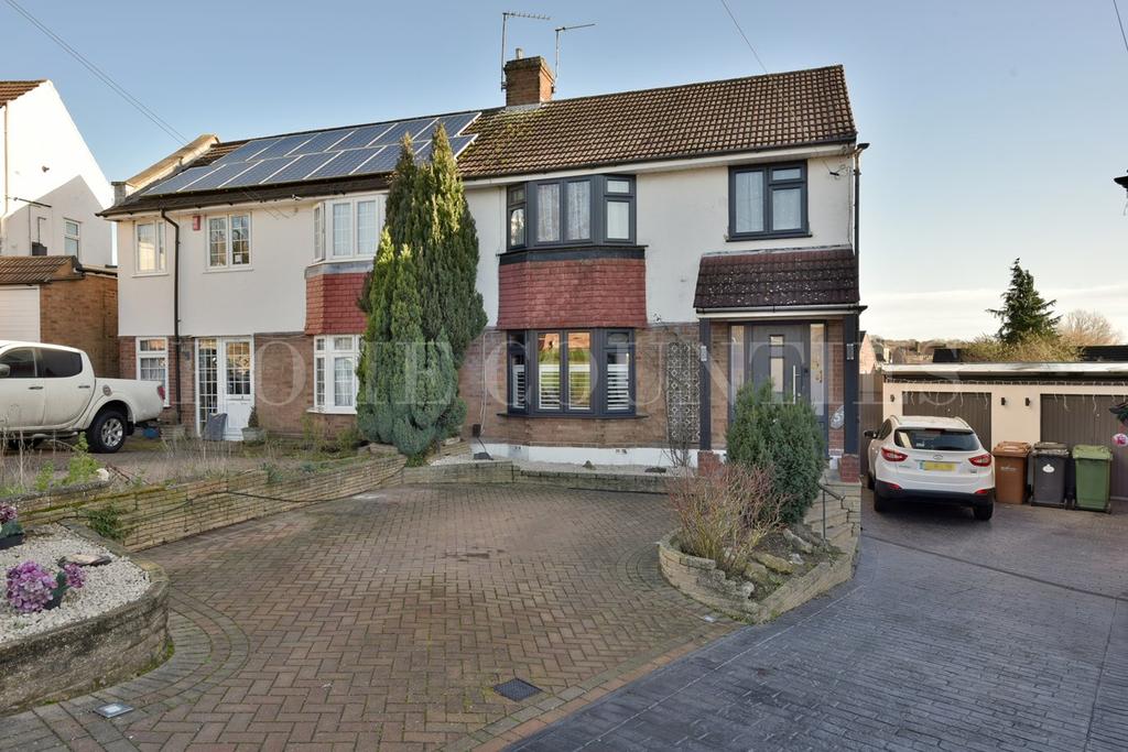 Tempest Avenue, Potters Bar, EN6 3 bed semidetached house £675,000