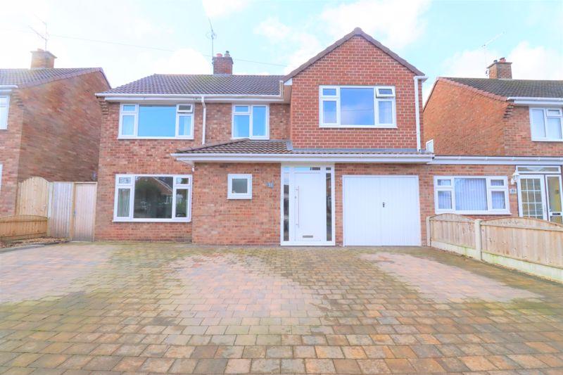 Marfords Avenue, Bromborough 5 bed link detached house £400,000