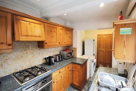 3 bedroom end of terrace house to rent, Walnut Tree Close, Guildford, Surrey, GU1