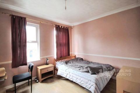 3 bedroom end of terrace house to rent, Walnut Tree Close, Guildford, Surrey, GU1