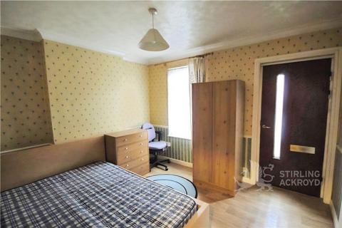3 bedroom end of terrace house to rent, Walnut Tree Close, Guildford, Surrey, GU1