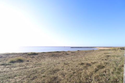 44 Beach Way, Jaywick, Clacton-on-sea, CO15 2HJ
