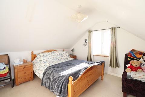 44 Beach Way, Jaywick, Clacton-on-sea, CO15 2HJ