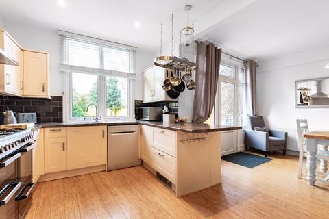 25 Hillside Gardens, Wallington, SM6 9NX