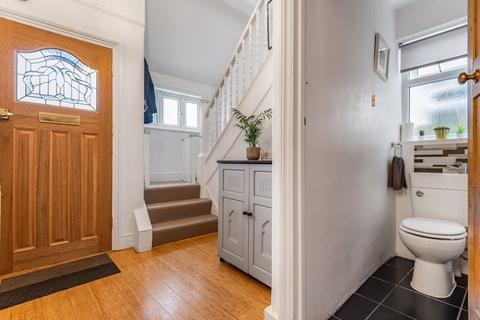 25 Hillside Gardens, Wallington, SM6 9NX