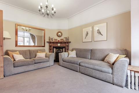 25 Hillside Gardens, Wallington, SM6 9NX