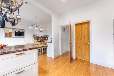 25 Hillside Gardens, Wallington, SM6 9NX