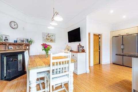 25 Hillside Gardens, Wallington, SM6 9NX