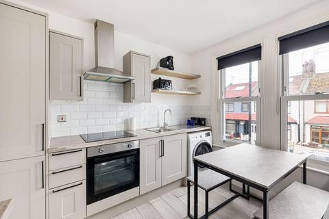 2 bedroom maisonette to rent, Kingsley Road, London