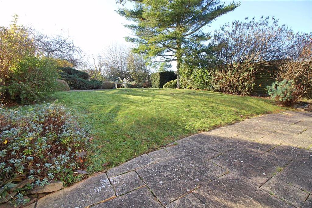 Cowley Hill, Borehamwood, Herts 5 bed semidetached house £899,950