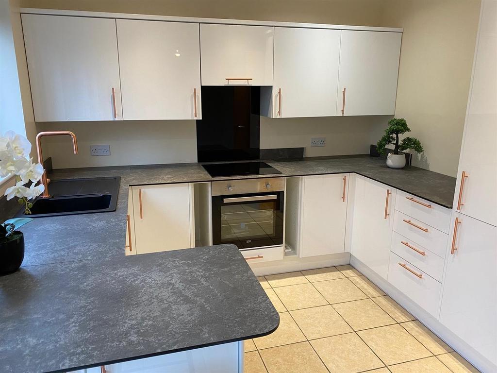 Kitchen 3.jpg
