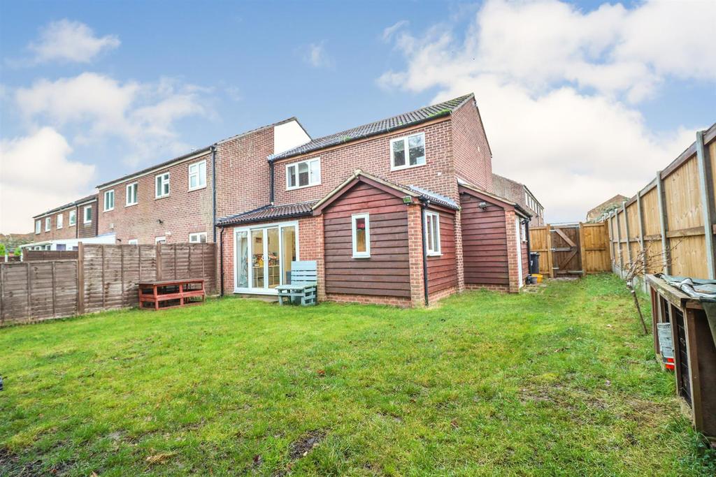 Boleyn Way, Boreham, Chelmsford 4 bed semidetached house £340,000