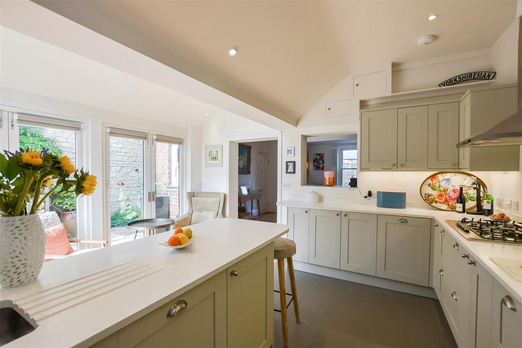 Breakfast Kitchen i.JPG