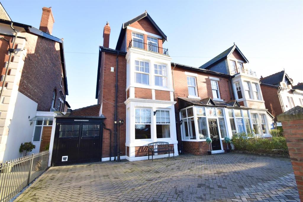 Holywell Avenue, Whitley Bay 6 bed semidetached house £875,000
