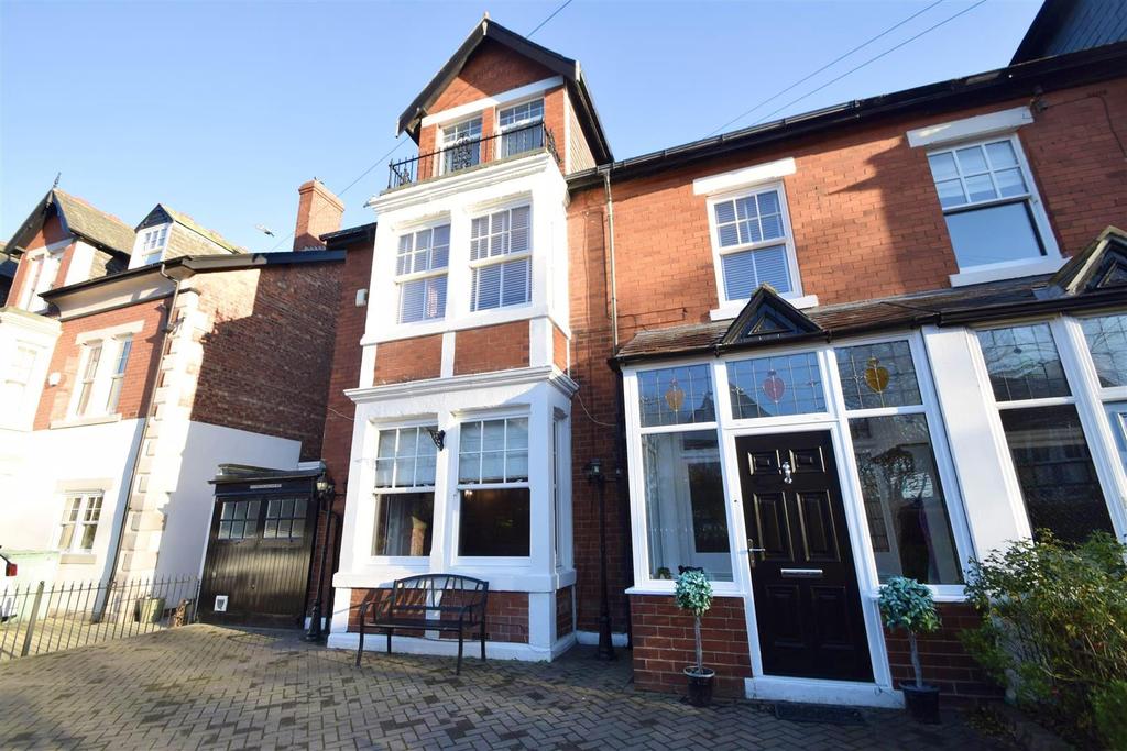 Holywell Avenue, Whitley Bay 6 bed semidetached house £875,000