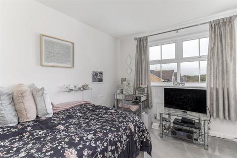 17 Burns Way, Harrogate, HG1 3NA