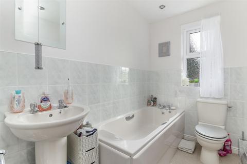 17 Burns Way, Harrogate, HG1 3NA