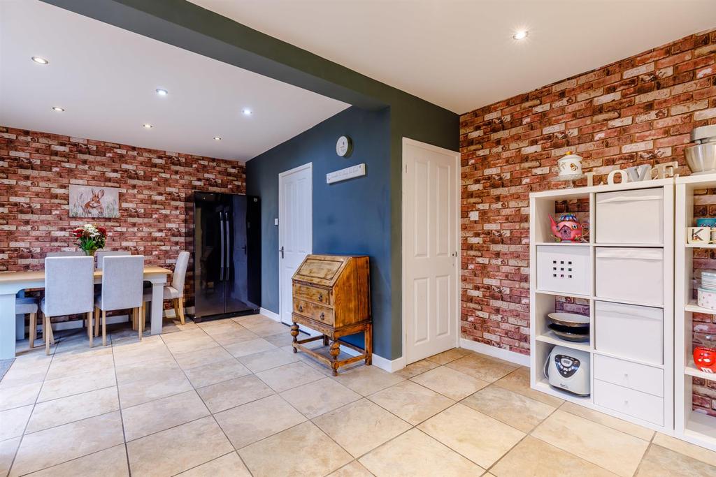 8487999-Interior12.jpg