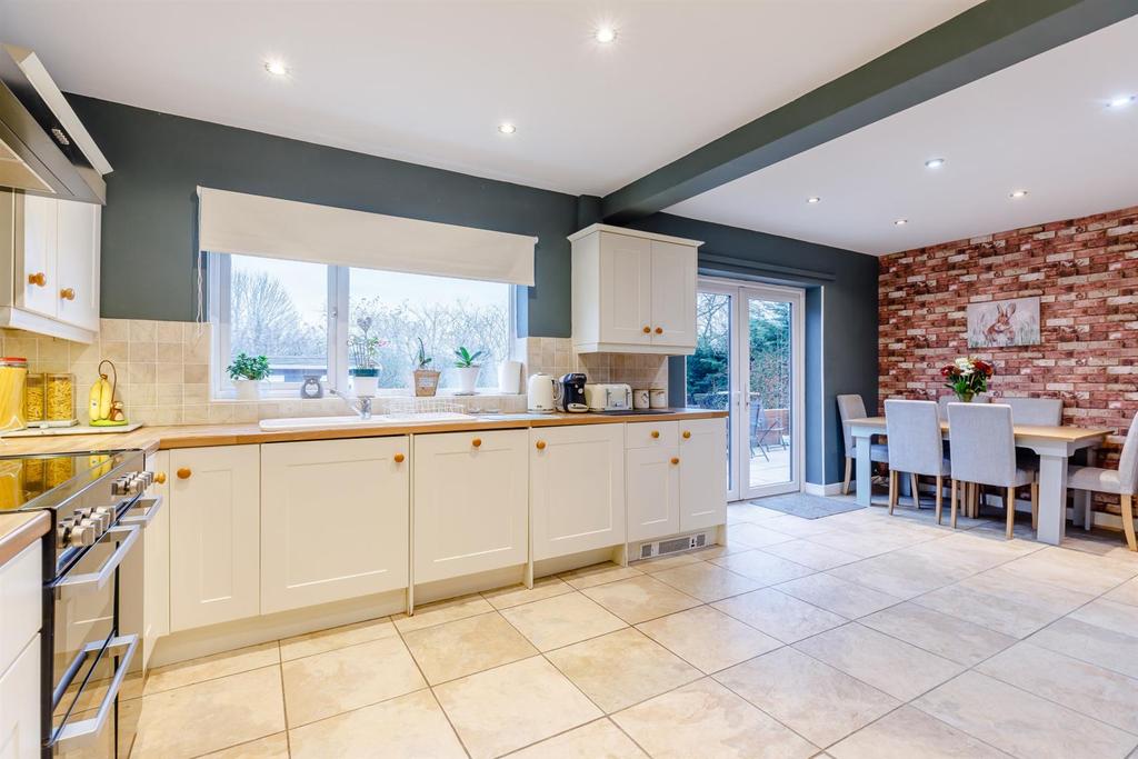 8487999-Interior13.jpg