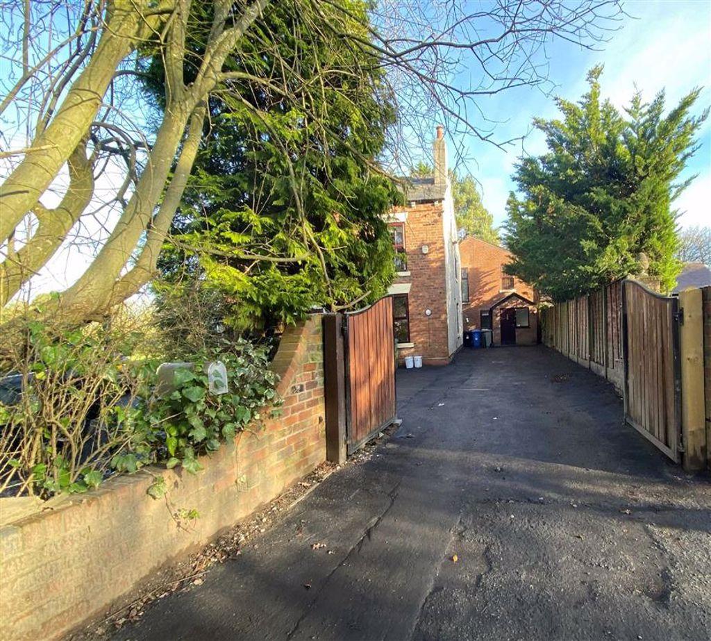 Roaring Gate Lane, Hale, Altrincham 3 bed detached house £2,250 pcm
