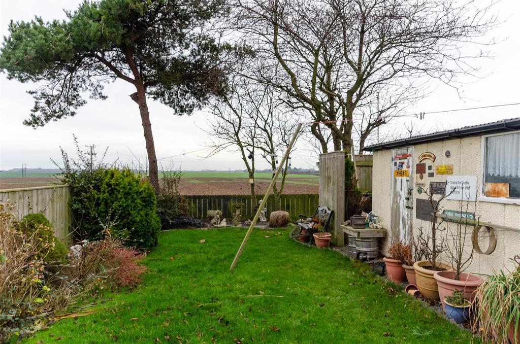 Carrs Meadow, Withernsea 2 bed semidetached bungalow £140,000