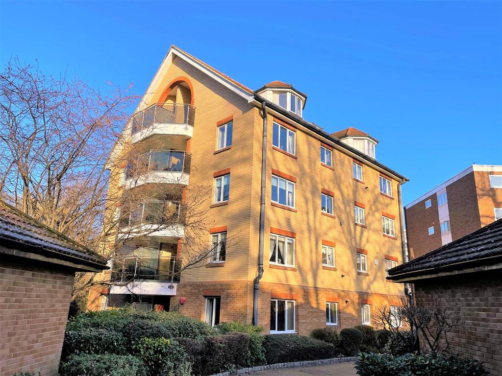 Court Downs Road, Beckenham, BR3 2 bed apartment £500,000