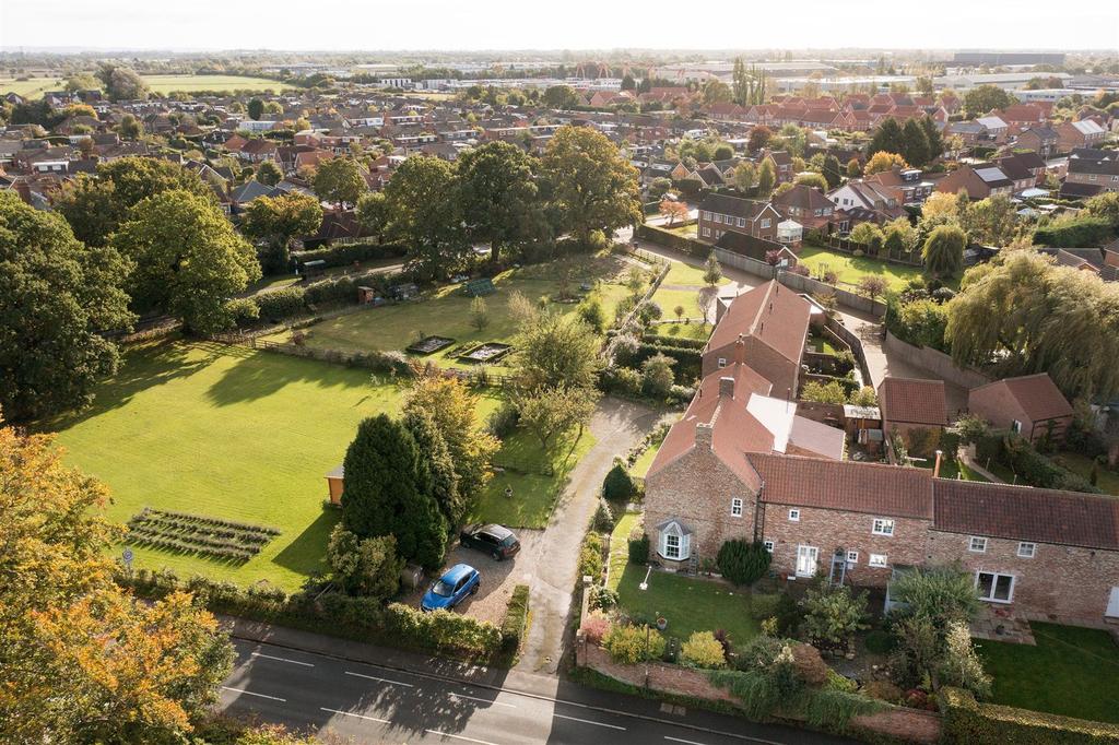 Manor House, Huntington, York 4 bed house - £700,000