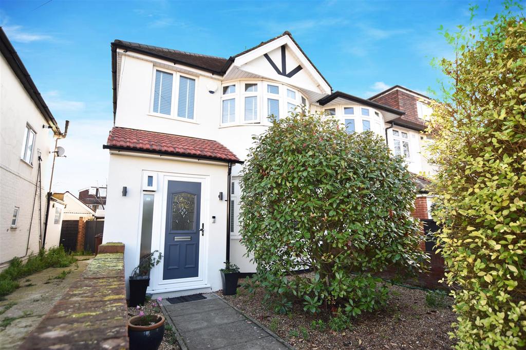 Clayton Road, Isleworth 3 bed end of terrace house £650,000