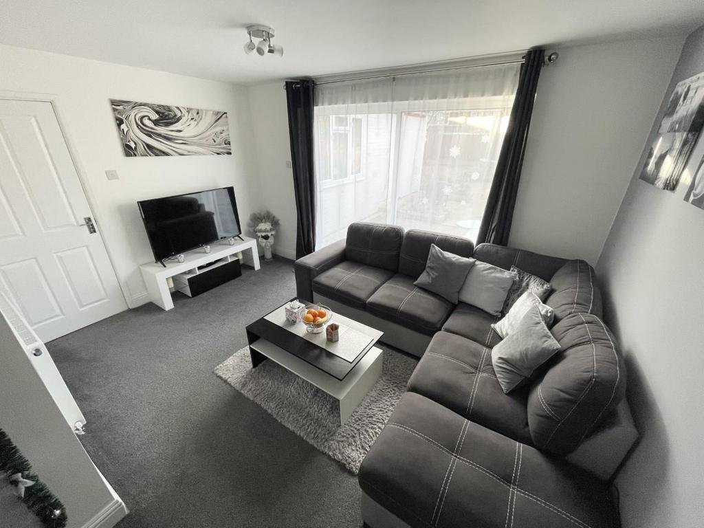 Boverton Avenue, Brockworth, Gloucester 4 bed semidetached house £