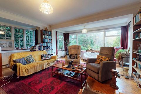 4 bedroom detached house for sale - Traps Hill, Loughton