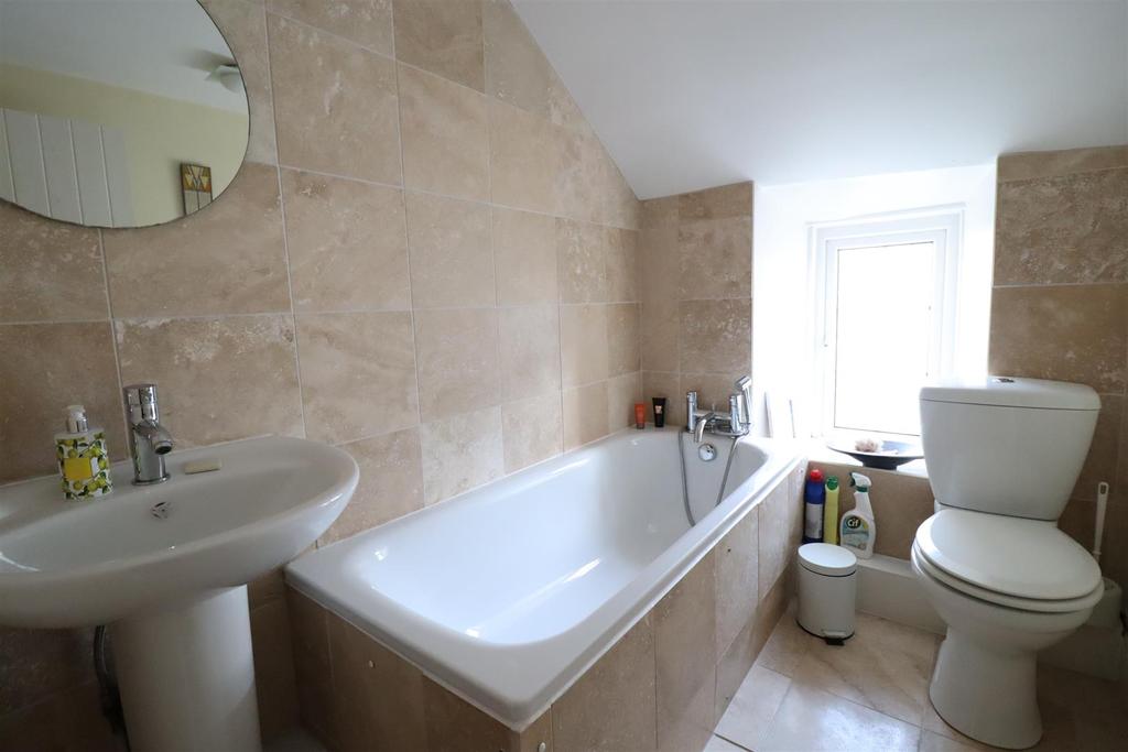 8269 Bathroom 2.JPG