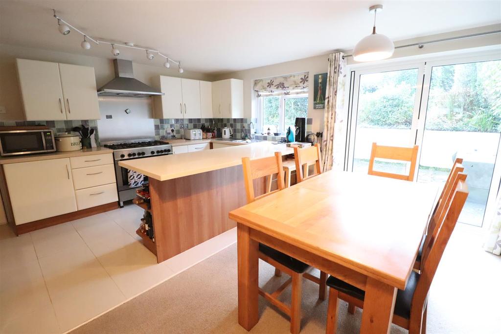 Kitchen 2.JPG