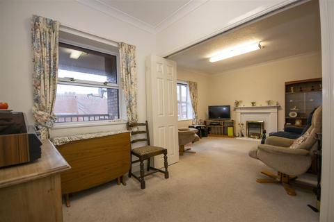 2 bedroom apartment for sale - Regent court, Oswestry