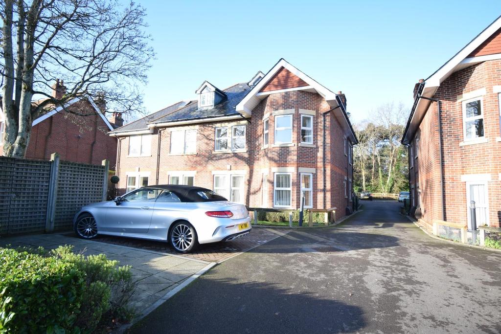 Indego Mews, York Road, Broadstone 2 bed flat £1,095 pcm (£253 pw)